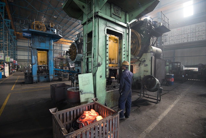 Forging Machine Manpower Support